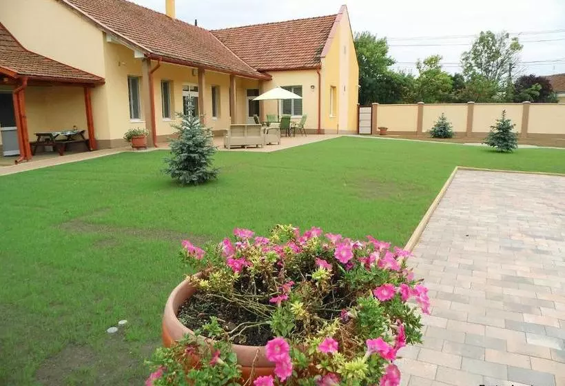 Majatalo Eszter Apartman