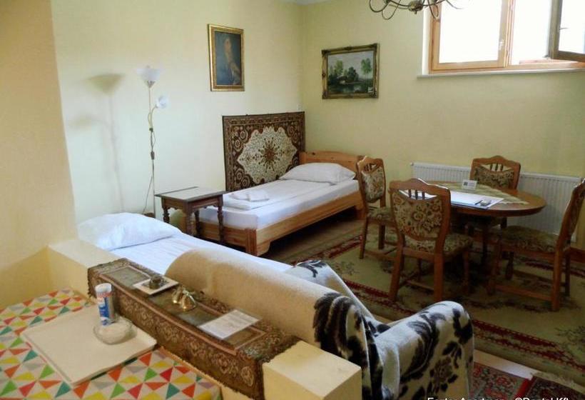 Пансион Eszter Apartman