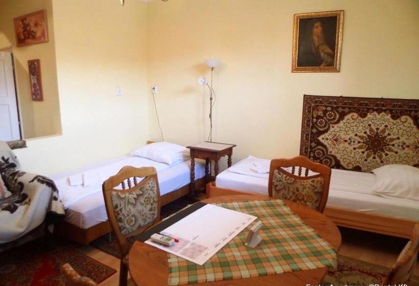 Пансион Eszter Apartman