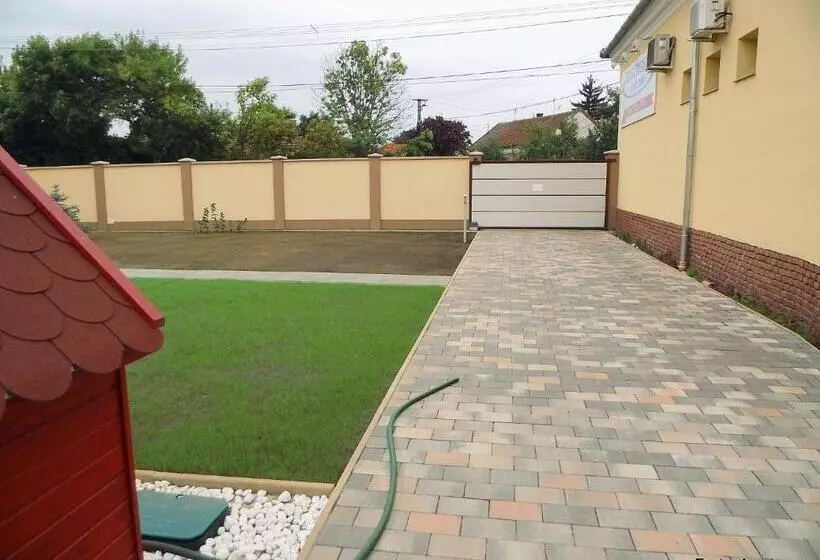 Majatalo Eszter Apartman