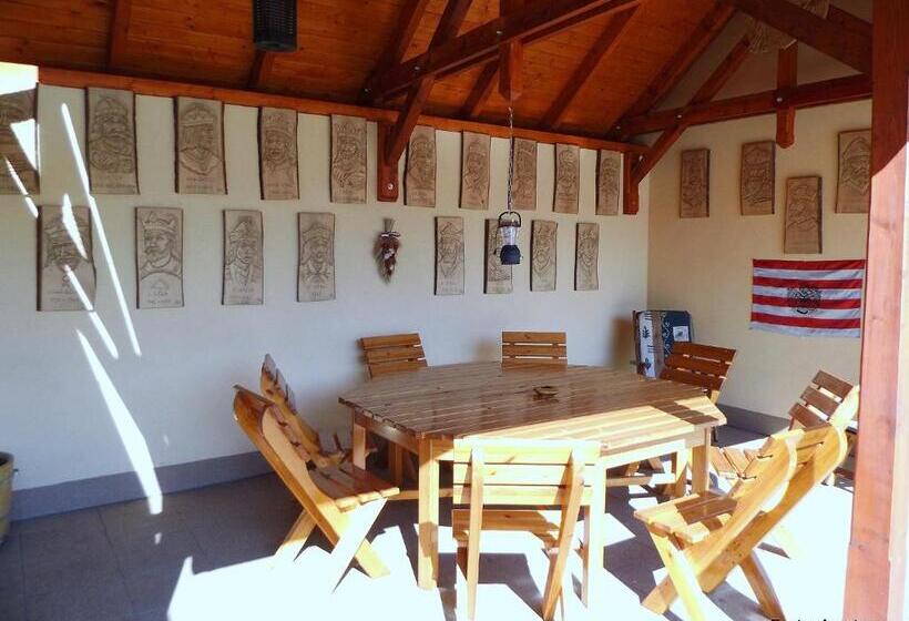 Пансион Eszter Apartman