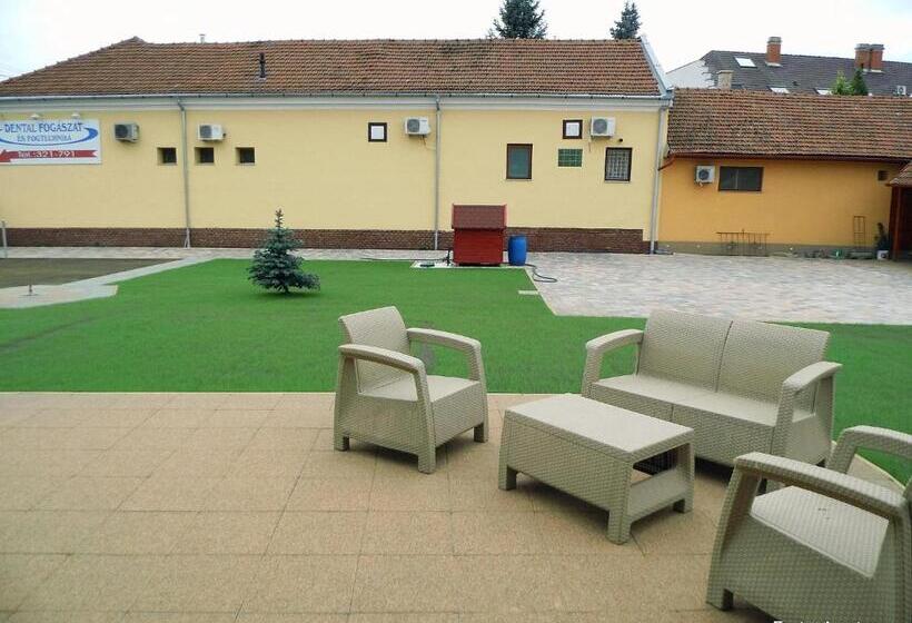 Пансион Eszter Apartman