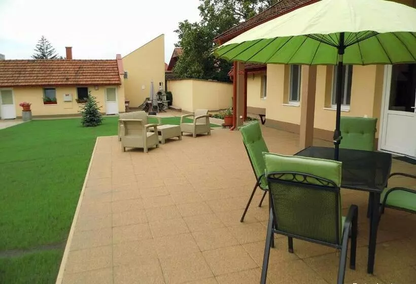 Majatalo Eszter Apartman