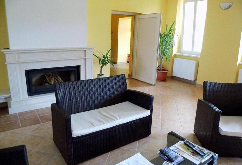 Пансион Eszter Apartman