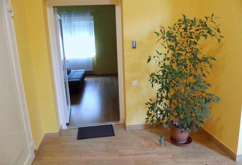 Пансион Eszter Apartman