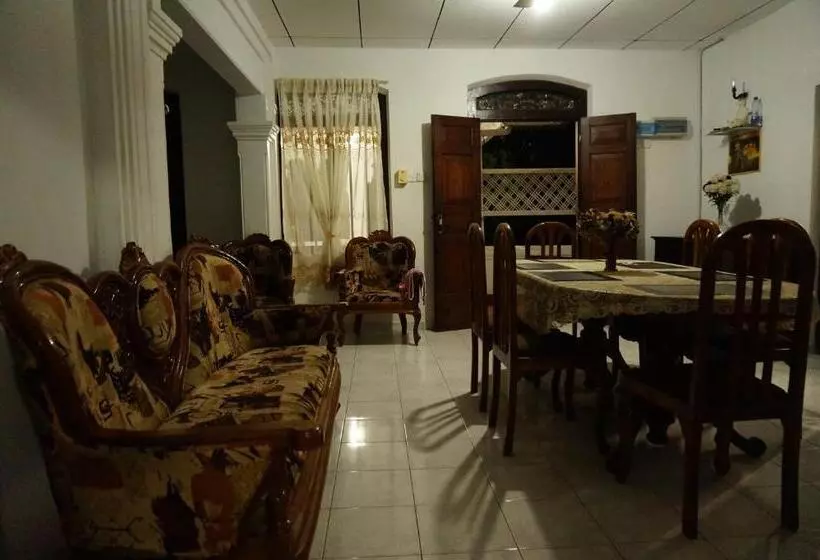 ペンション Grand Villa Hikkaduwa