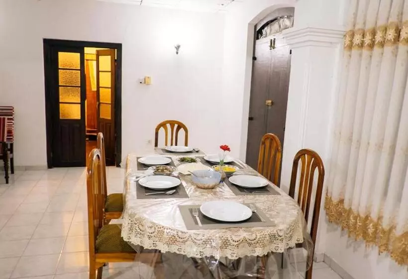 ペンション Grand Villa Hikkaduwa