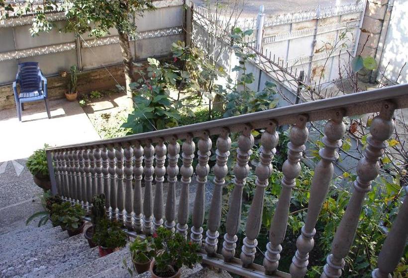 پانسیون Guest House Deda Lali