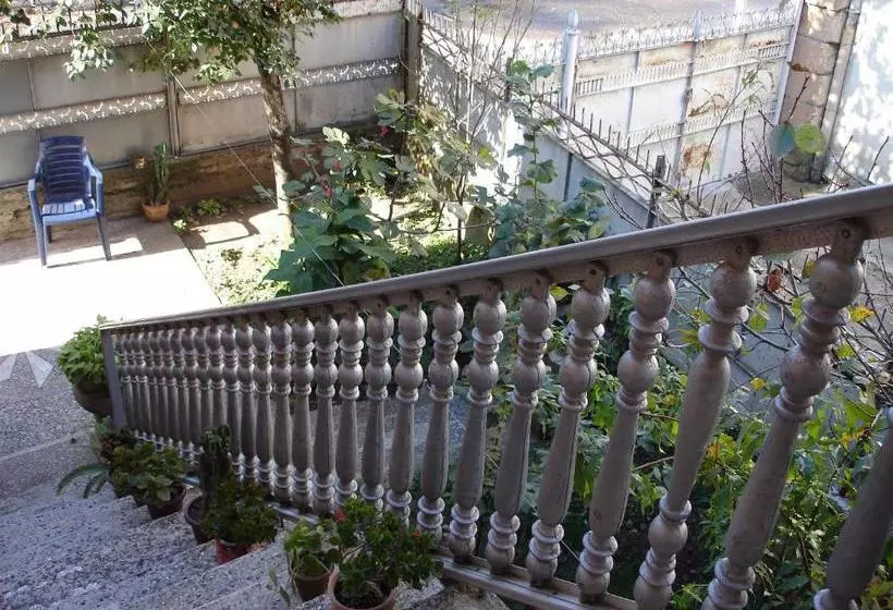 پانسیون Guest House Deda Lali