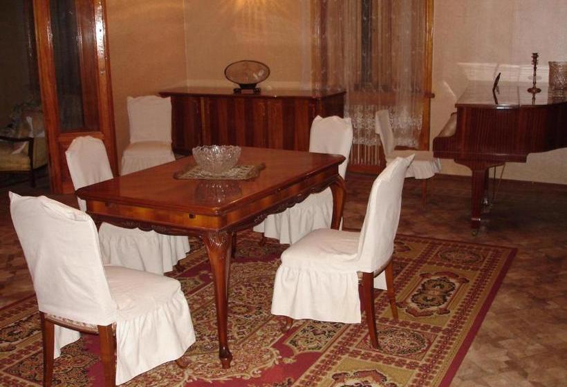پانسیون Guest House Deda Lali