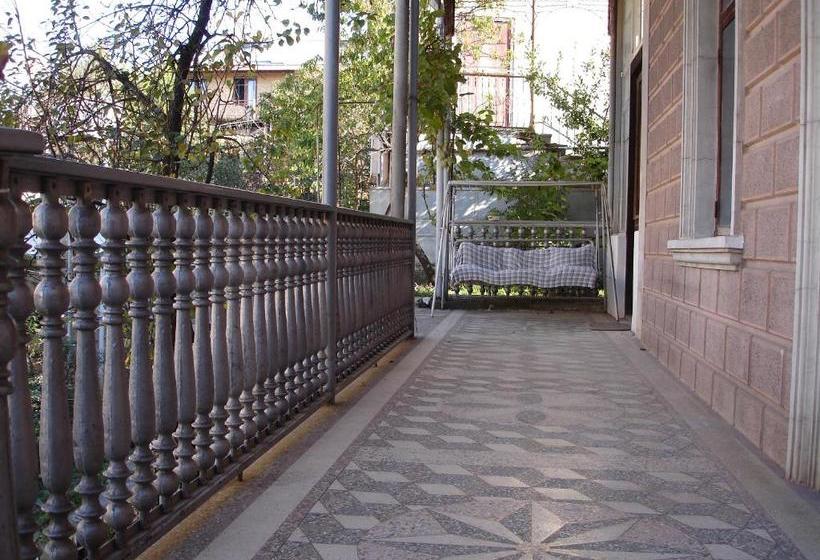 پانسیون Guest House Deda Lali