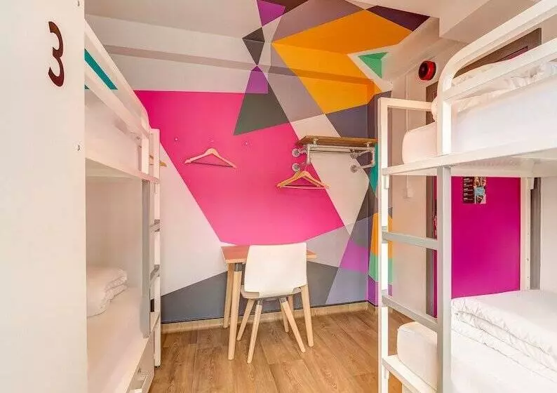 Hostel Generator London