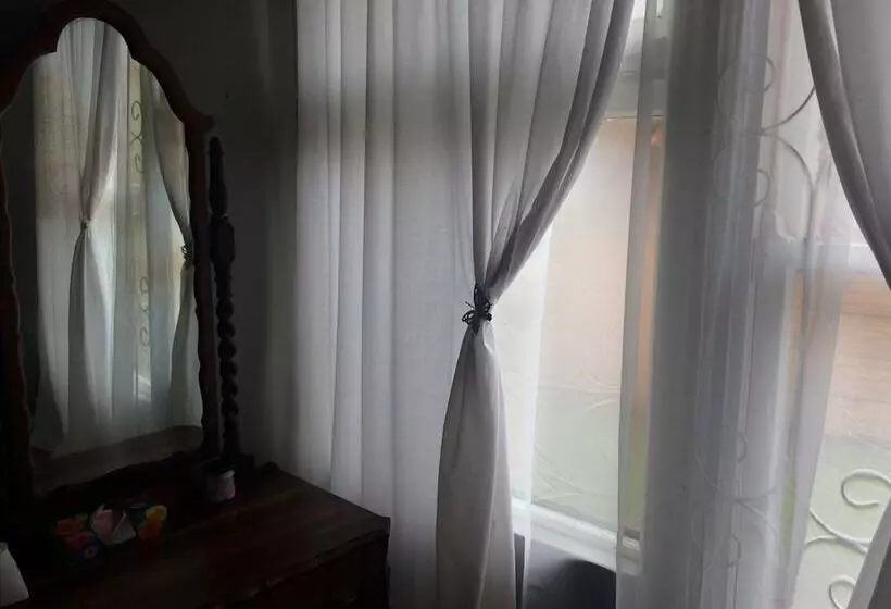 Bed & Breakfast A Stone S Throw Accommodation