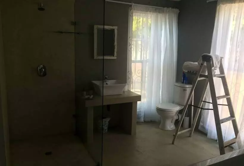 Bed & Breakfast A Stone S Throw Accommodation