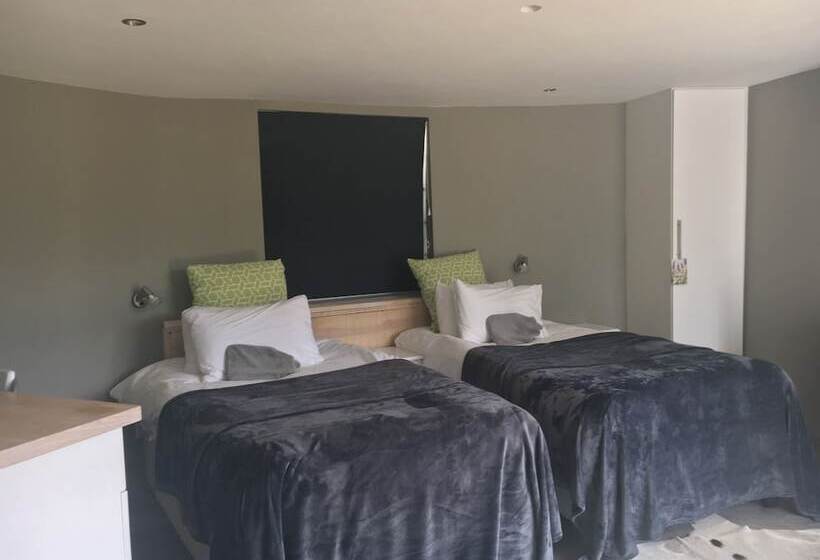 Bed and Breakfast A Stone S Throw Accommodation