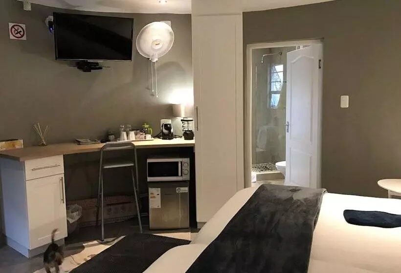 Bed & Breakfast A Stone S Throw Accommodation