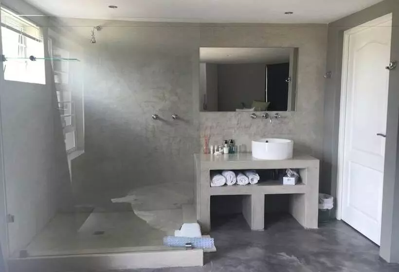 Bed & Breakfast A Stone S Throw Accommodation