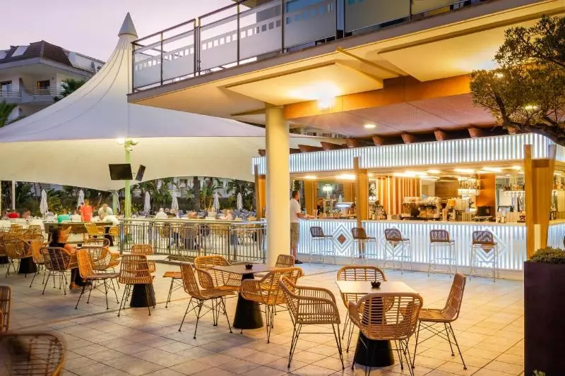 ホテル ALEGRIA Caprici Verd 4*SUP