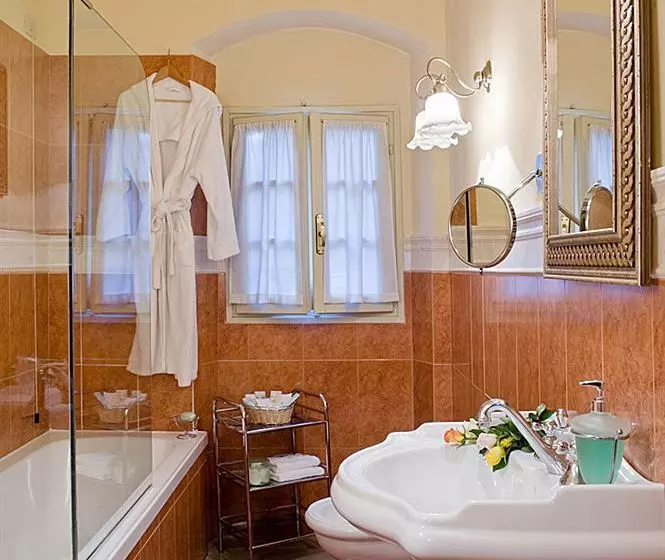 هتل Palazzo Magnani Feroni