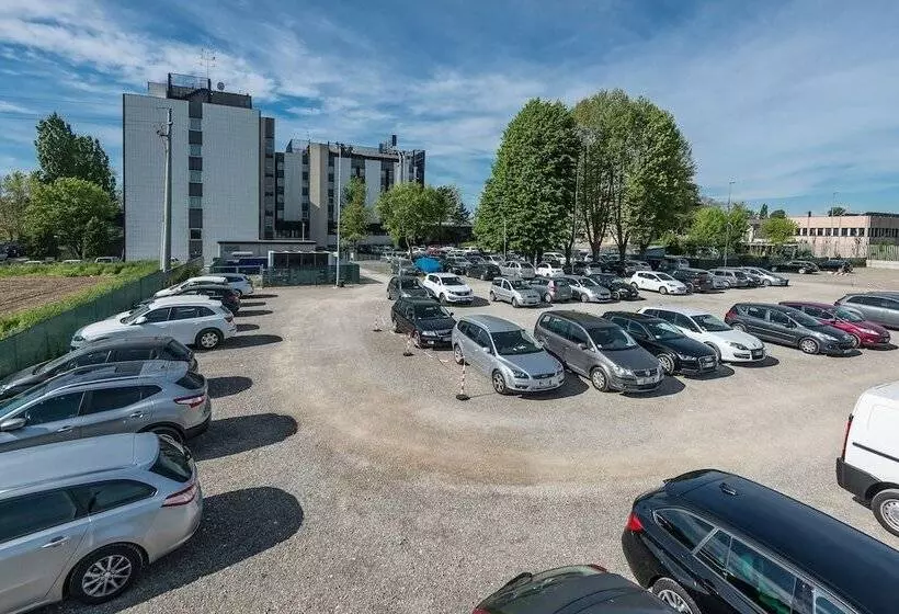 هتل Bologna Airport