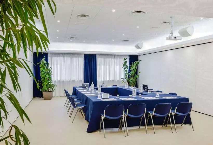 هتل Bologna Airport