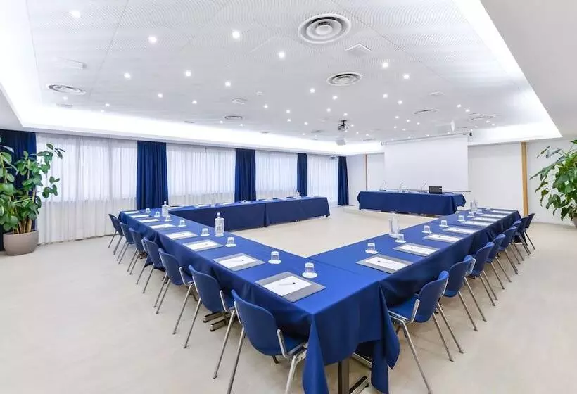 هتل Bologna Airport