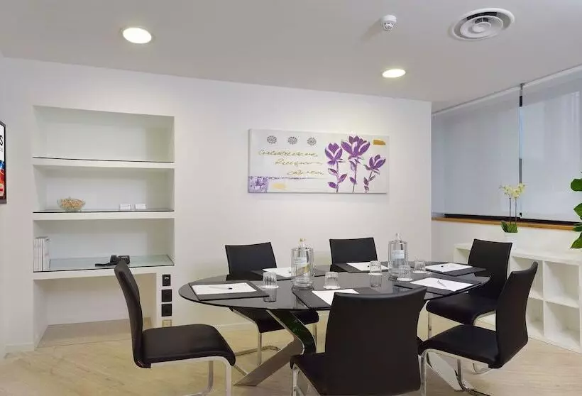 هتل Bologna Airport