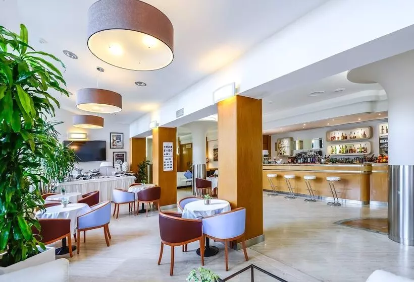 هتل Bologna Airport