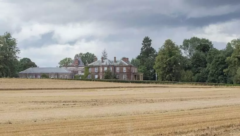 Отель Classic Lodges  Solberge Hall