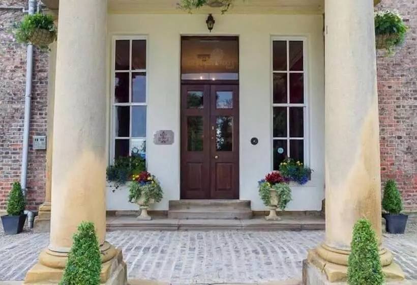 Отель Classic Lodges  Solberge Hall