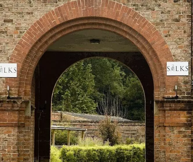 Отель Classic Lodges  Solberge Hall