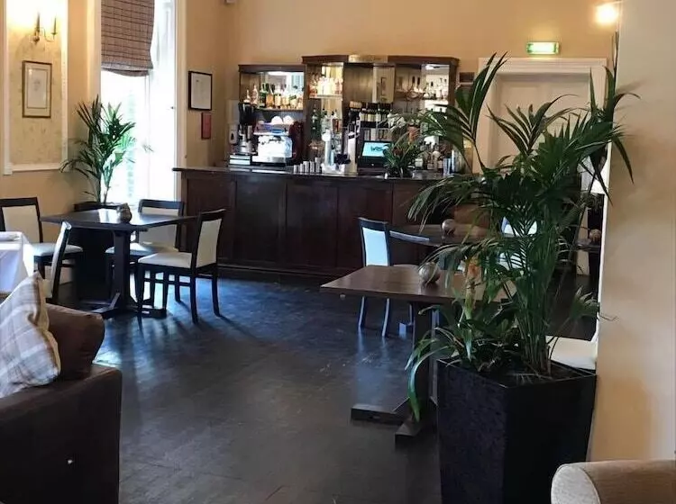 Отель Classic Lodges  Solberge Hall