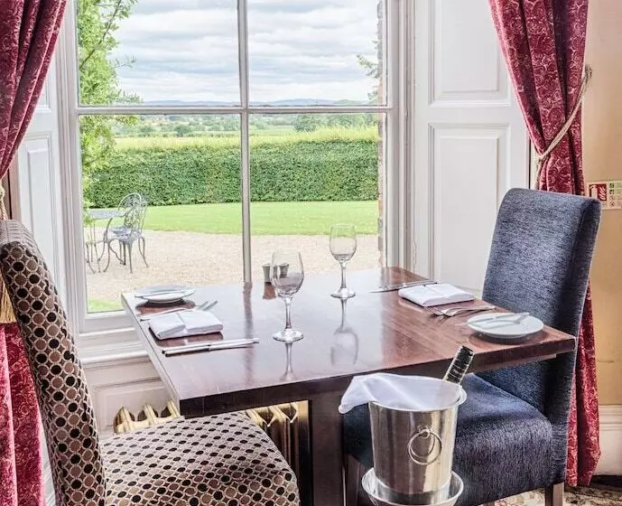 Отель Classic Lodges  Solberge Hall