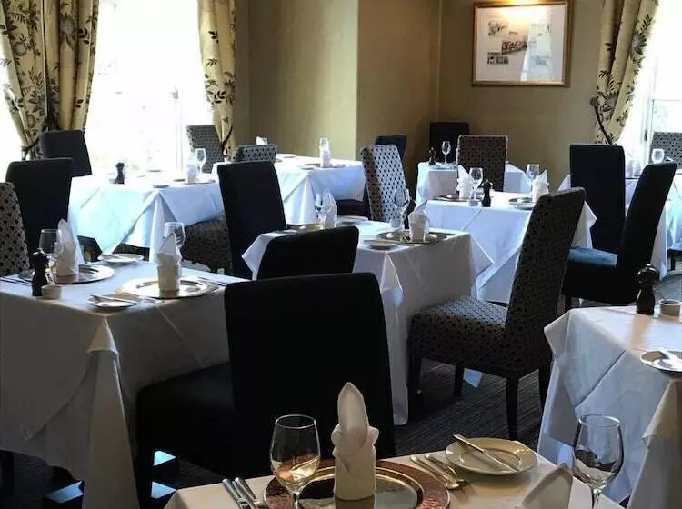 Отель Classic Lodges  Solberge Hall