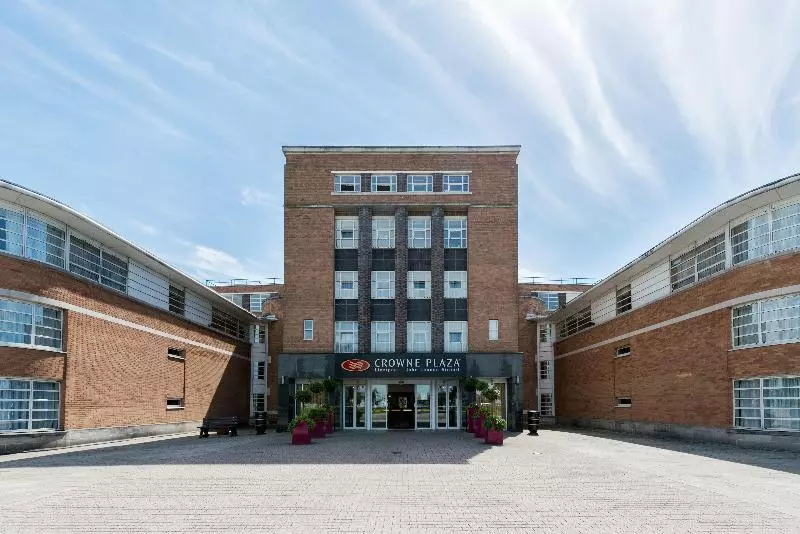 בית מלון כפרי Crowne Plaza Liverpool   John Lennon Airport, An Ihg