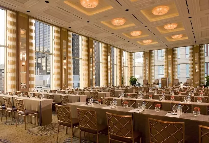 בית מלון כפרי The Peninsula Chicago