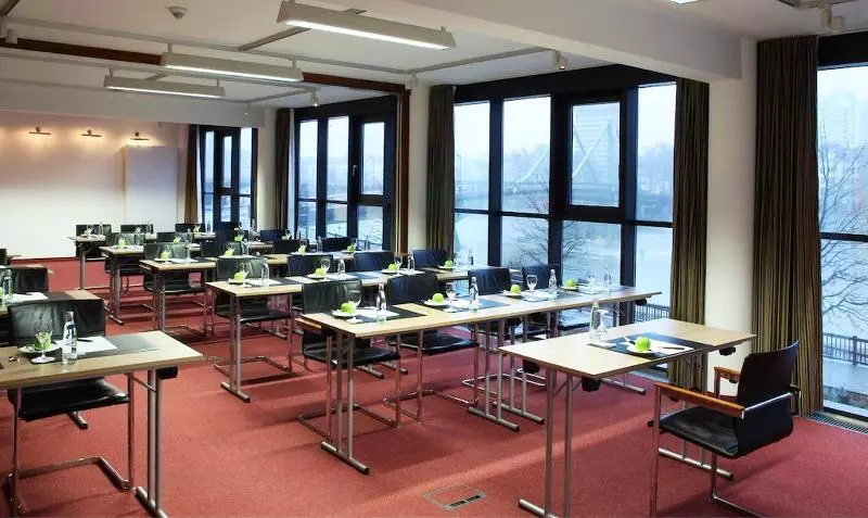 레지던스 Lindner Hotel Frankfurt Main Plaza, Part Of Jdv By Hyatt