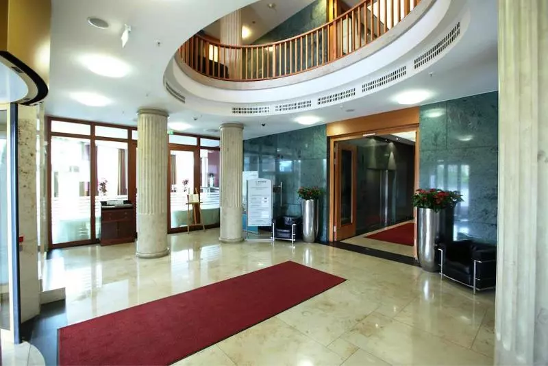 레지던스 Lindner Hotel Frankfurt Main Plaza, Part Of Jdv By Hyatt