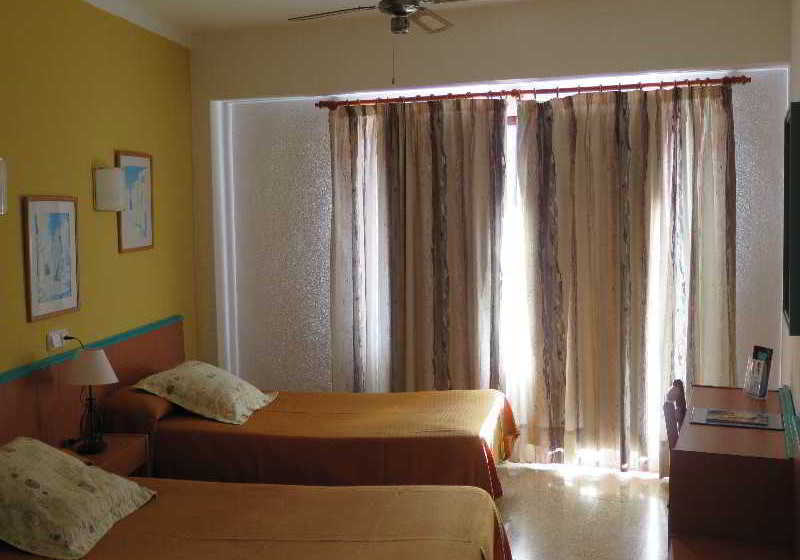 פנסיון Elegance Playa Arenal III