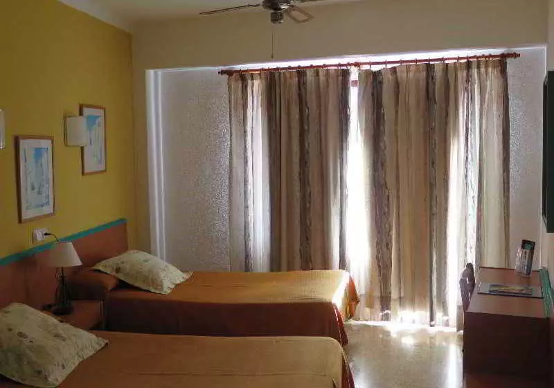 פנסיון Elegance Playa Arenal III