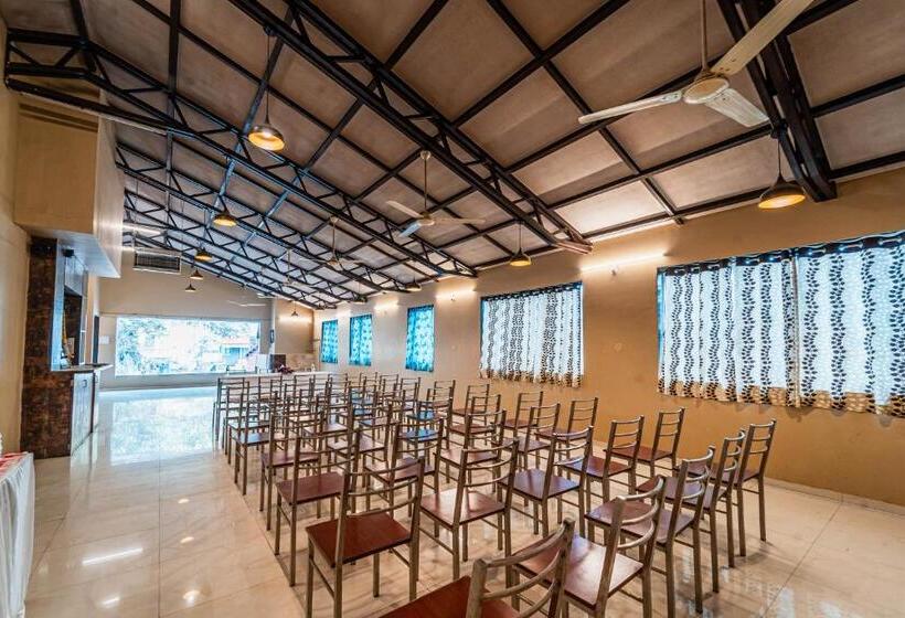 هتل Treebo Bright Plaza & Spa