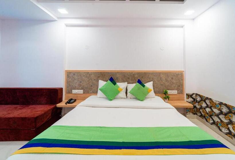 هتل Treebo Bright Plaza & Spa