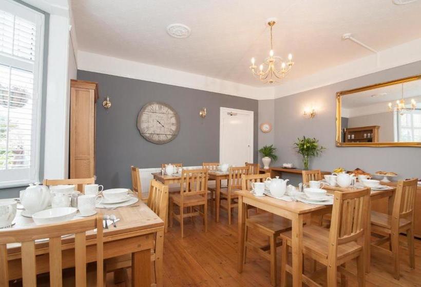 بنسيون The Clayton Guest House