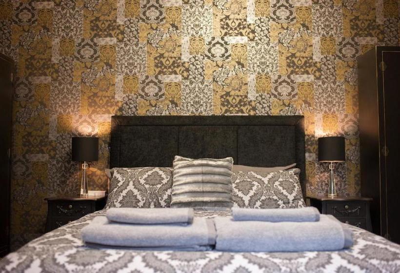 بنسيون The Clayton Guest House