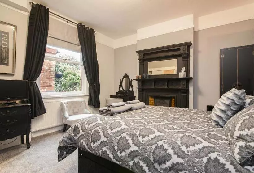 پانسیون The Clayton Guest House
