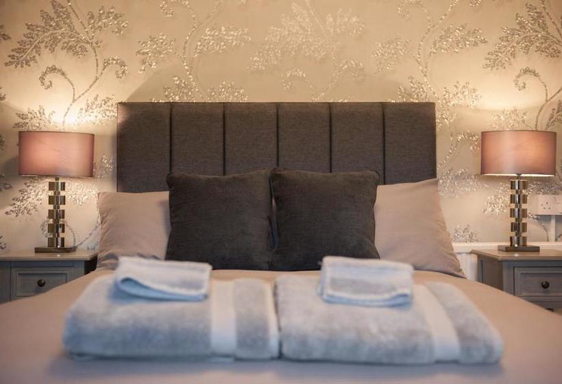 بنسيون The Clayton Guest House