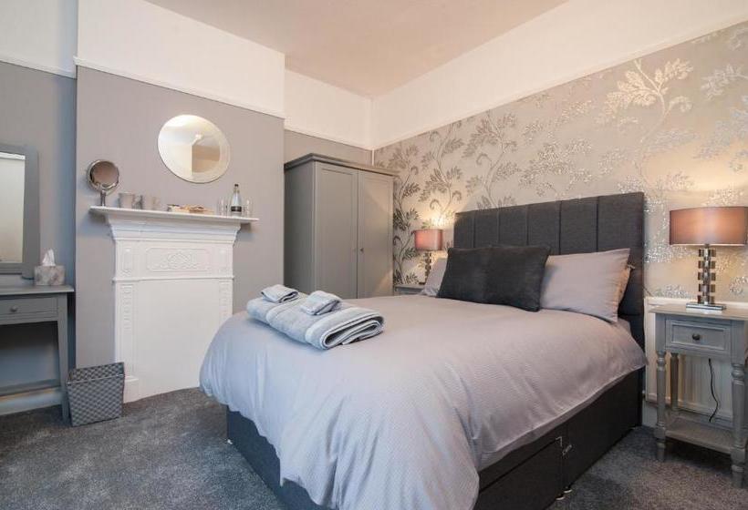 بنسيون The Clayton Guest House