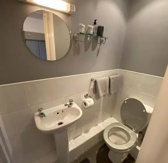 پانسیون The Clayton Guest House