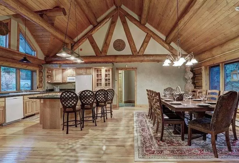 Pine Forest Lodge