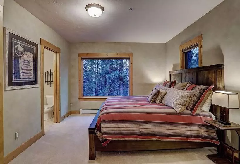 Pine Forest Lodge